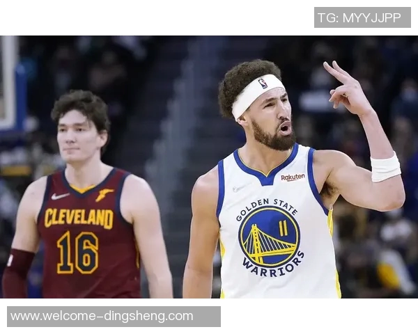 库里穿安踏克莱11代圣诞配色致敬兄弟情深水花重聚 库里穿安踏克莱11代圣诞配色致敬兄弟情深水花重聚