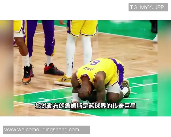 詹姆斯透露训练中扣篮后膝盖酸痛情况引发关注与担忧